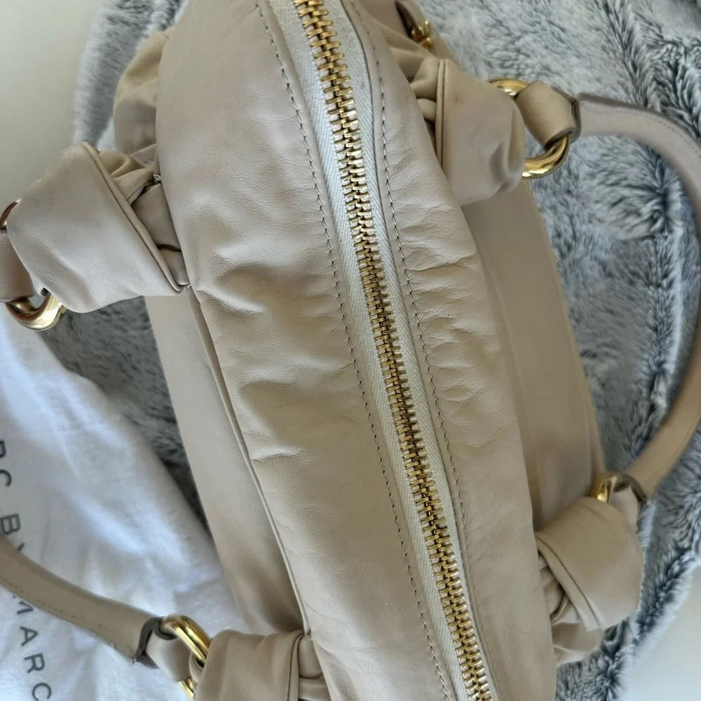 Leather Marc Jacobs ‘07 satchel in coveted Marshmallow color w gold hardware.